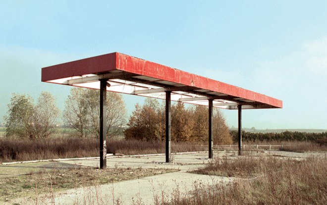 Station #1, from 'Twentysix Abandoned Gasoline Stations' Fotograaf: Eric Tabuchi