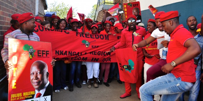 Aanhangers van de EFF partij. Foto: Fleur Launspach en Lotje Kaak