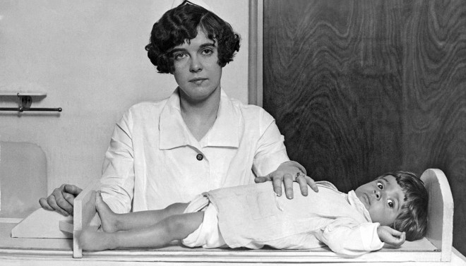 Zuster met kind in 1926. Foto: Getty Images