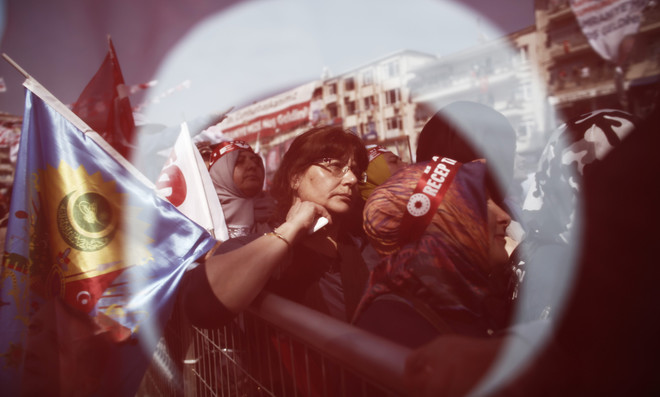 Bezoekers van een bijeenkomst voor supporters van het referendum in Istanbul op 15 april, 2017. Foto: Bloomberg / Getty Images