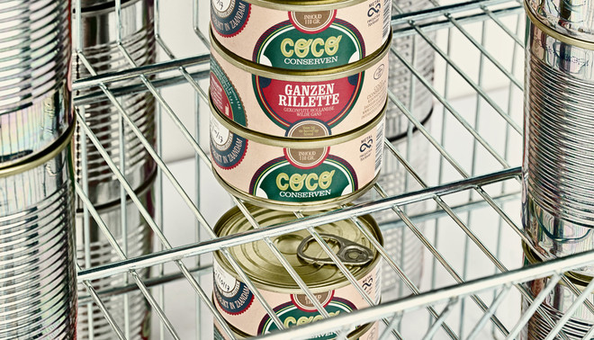 Blikken van Coco Conserveren. Foto: Scheltens&Abbenes