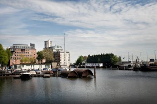 Links het kantoor van Momkai. Foto: Jeroen de Bakker