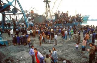 Maart 1991: Uittocht van Albanese vluchtelingen uit hun land dat in burgeroorlog is. Foto: Michel Setboun/Getty Images