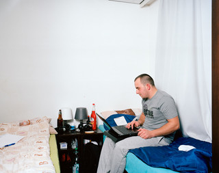 Uit het fotoboek ‘Stella Maris’ over Oost-Europese gastarbeiders in Nederland, van Geisje van der Linden en Miriam Donkers ©