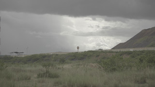 Muur rondom de North Mara-mijn. Beeld: Forbidden Stories