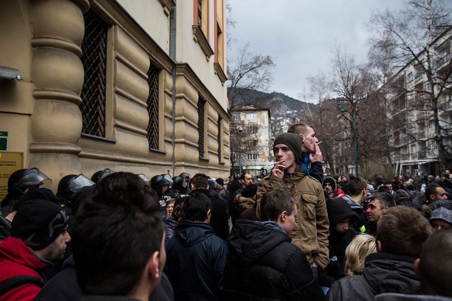 Opnieuw onrust in Sarajevo als aangehouden demonstranten van eerdere protesten worden vrijgelaten op 9 februari 2014. Foto: Jody Hilton
