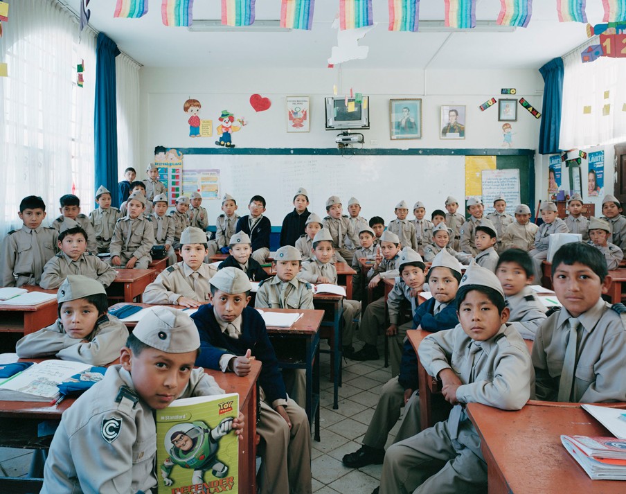 Groep 4 op de basisschool Colegio Nacional De Ciencias in Cusco, Peru. Foto: Julian Germain/Nederlands Fotomuseum