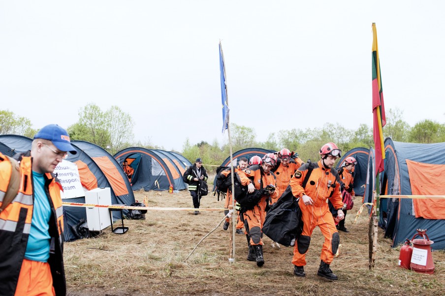 De Litouwers evacueren hun kamp. Foto: Pieter van den Boogert