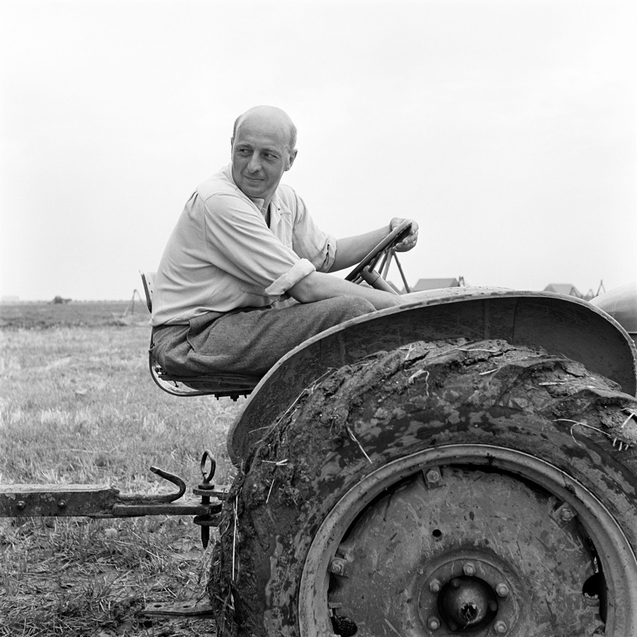 Sicco Mansholt in de Wieringermeer, 1950. Foto: Maria Austria Instituut/Sem Presser