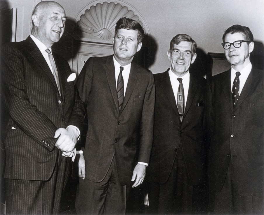 Eurocommissaris Sicco Mansholt op bezoek bij John F. Kennedy, 1963. Foto: Internationaal Instituut voor Sociale Geschiedenis 