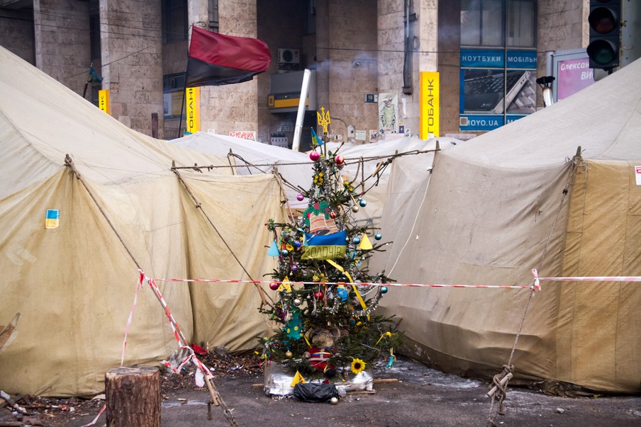 6 februari 2014: Tussen de barricades op het Maidanplein. Foto: Guy Corbishley/Hollandse Hoogte