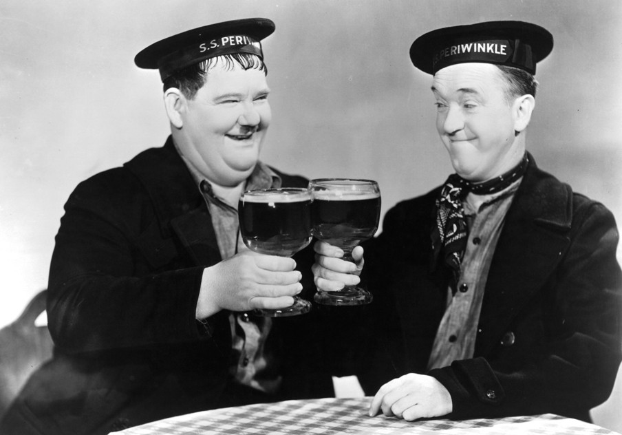 Oliver Hardy en Stan Laurel in ‘Our Relations’ (1936). 