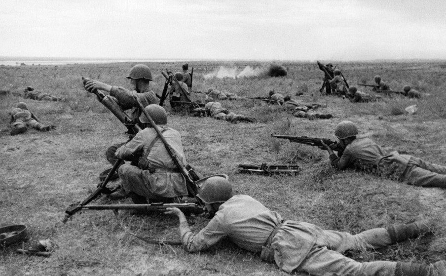 September 1942: Het Rode Leger neemt het op tegen de Duitsers in de Donvallei. Foto: Sovfoto / Getty Images 