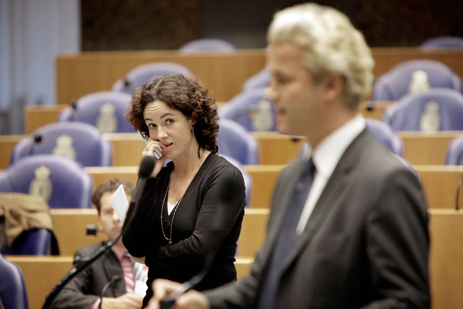 Den Haag, 2007 - Femke Halsema luistert tijdens het spoeddebat over de beveiliging van Ayaan Hirsi Ali naar Geert Wilders. Foto: Harmen de Jong/ANP