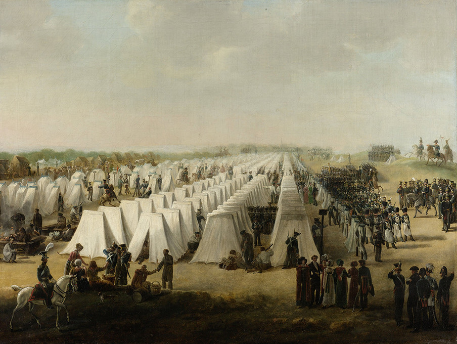 Legerkamp van Nederlandse troepen te Rijen, in of na de Tiendaagse Veldtocht in 1831. Lange rijen witte tenten, rechts marcherende soldaten, op de voorgrond enkele bezoekers. Gemaakt door: Anoniem / Rijksmuseum