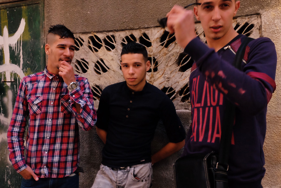 Jongens in Algiers. Alle drie dromen van een nieuw leven in Europa