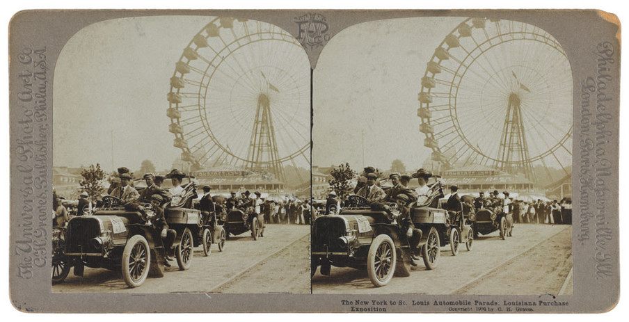 De auto-optocht tussen New York en St Louis tijdens de Louisiana Purchase Exposition. Foto: C. H. Graves