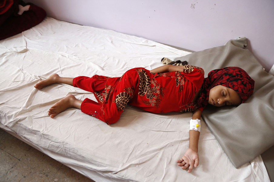 Een ondervoed meisje in een zorgcentrum in Sana’a, Jemen,16 oktober 2018. Foto: Mohammed Hamoud / Getty Images