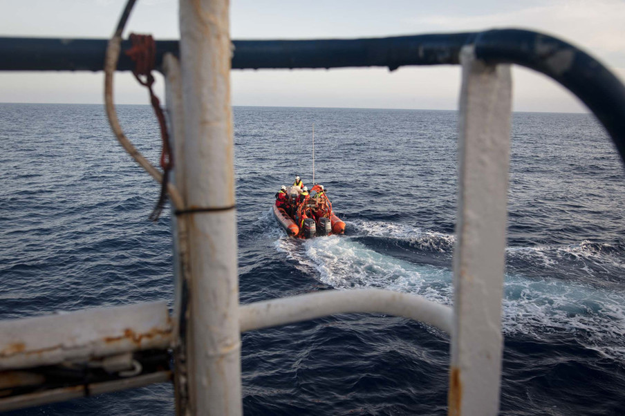 De bemanning van de Sea-Watch 3 maakt een testrit met de motorboot, 6 juni 2018. Foto: Erik Marquardt