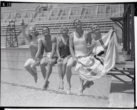 Marjorie Gestring, Dutch Smith, Georgia Coleman, Johnny Weissmuller en Mickey Riley tijdens de Olympische spelen van 1939 in Los Angeles. Foto: Bettmann / Getty