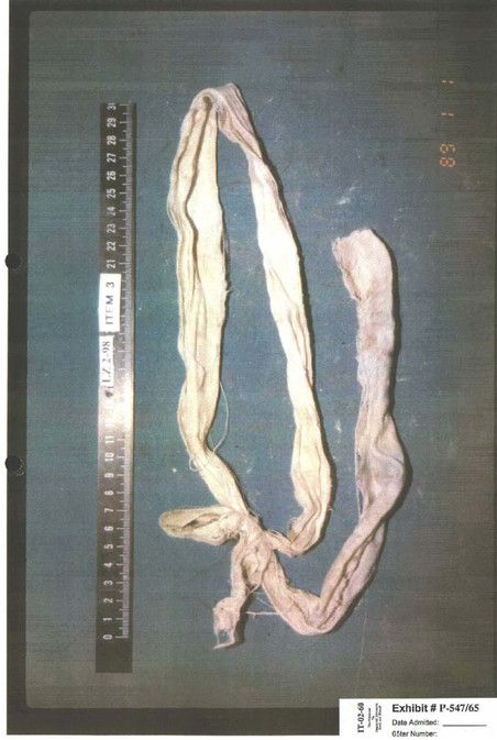 Blinddoek gevonden in het massagraf ‘Lazete 2’. Foto met dank aan het Joegoslaviëtribunaal (ICTY)